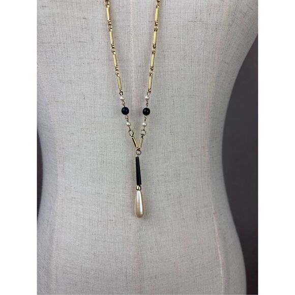 Vintage Monet Faux Pearl and Gold Tone Necklace 1970s 1980s Statement Piece - Picture 2 of 4